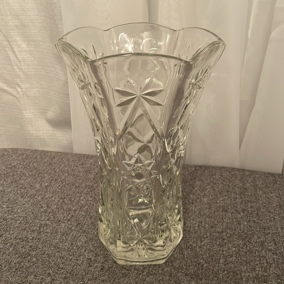 Vintage Anchor Hocking Heavy Lead Crystal Cut Glass Vase Starburst Pattern - Picture 7 of 13